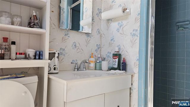 560 Boulevard, New Milford, NJ 07646