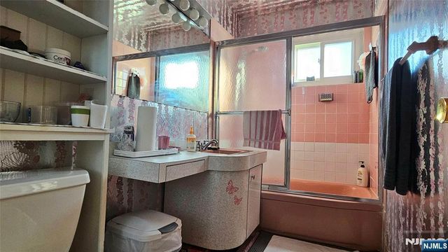 560 Boulevard, New Milford, NJ 07646