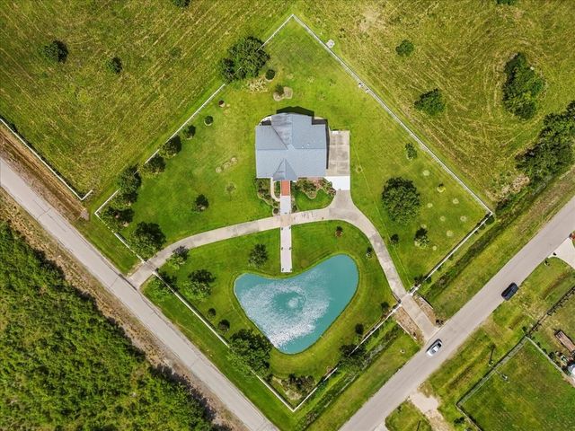 2250 Broadway Street, San Leon, TX 77539