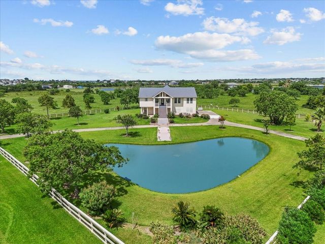 2250 Broadway Street, San Leon, TX 77539