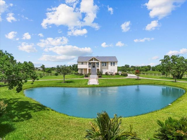 2250 Broadway Street, San Leon, TX 77539