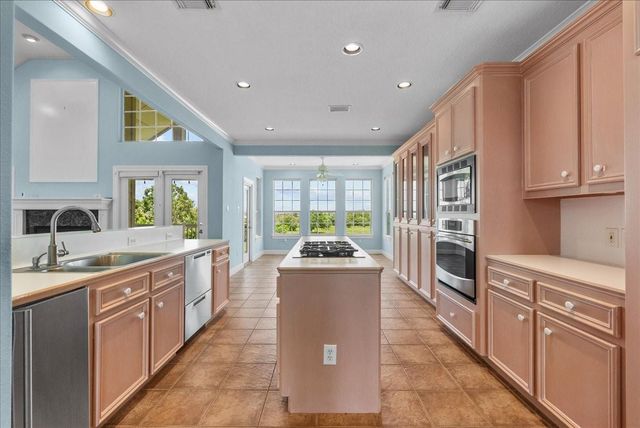 2250 Broadway Street, San Leon, TX 77539