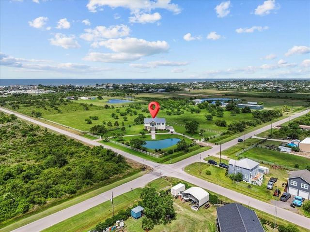 2250 Broadway Street, San Leon, TX 77539