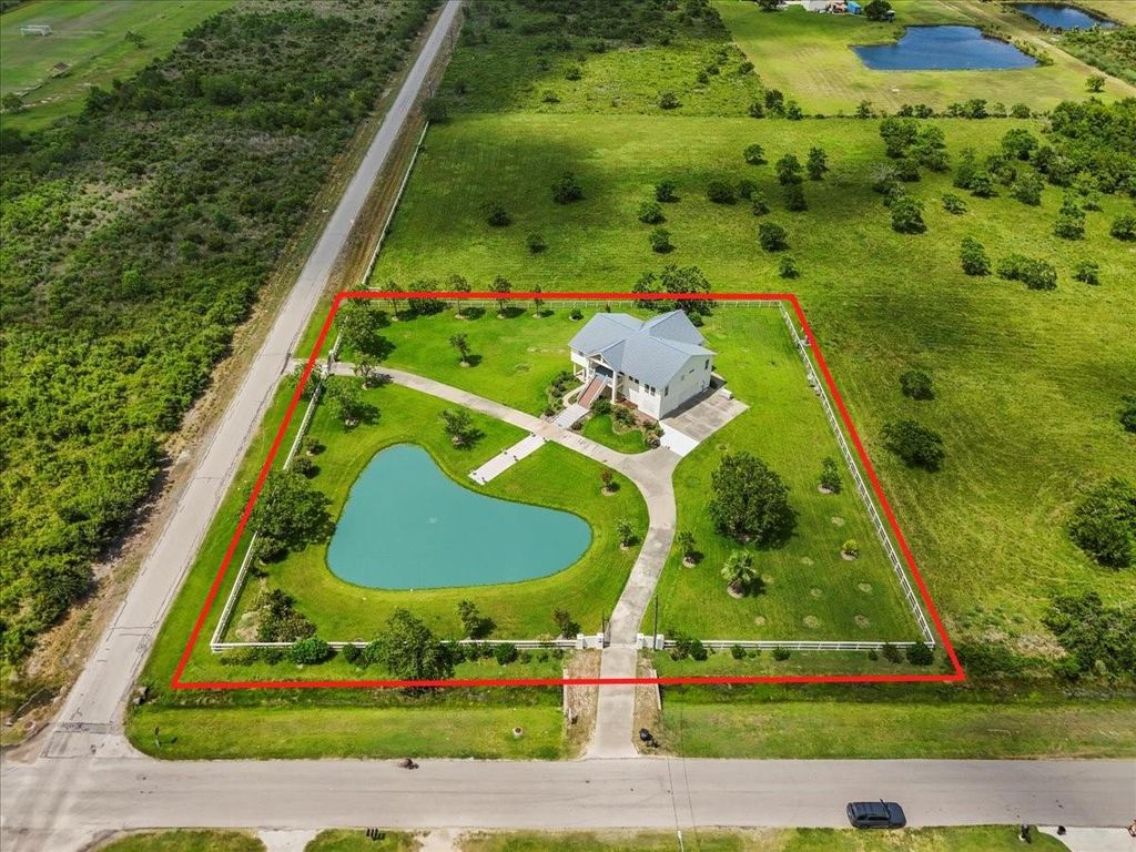 2250 Broadway Street, San Leon, TX 77539