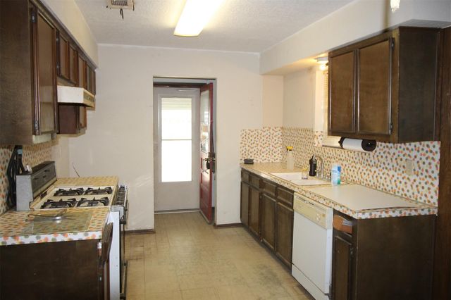 415 County Road 105, Devers, TX 77538