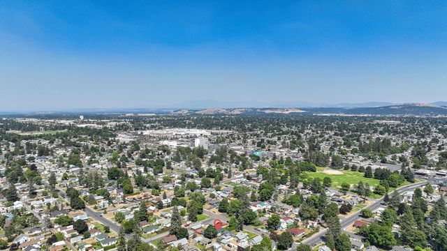 3923 N Whitehouse St, Spokane, WA 99205