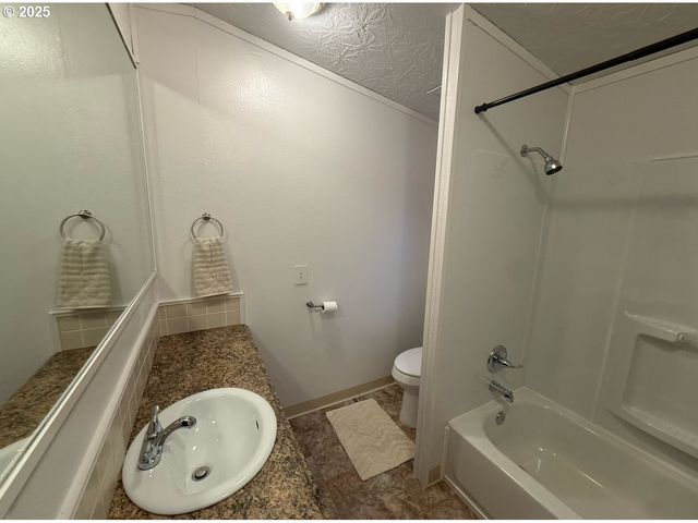 74866 Doan Rd 82, Rainier, OR 97048