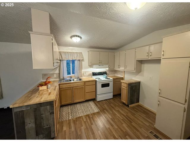 74866 Doan Rd 82, Rainier, OR 97048