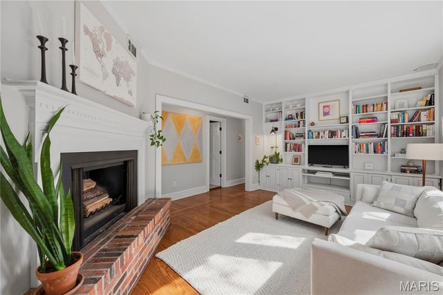 4500 McPherson Avenue 1E, St Louis, MO 63108