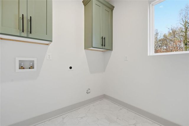 4988 Hidden Branch Drive, Sugar Hill, GA 30518