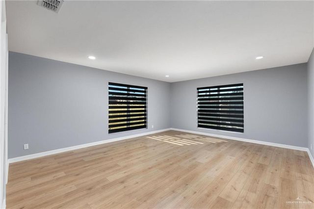 829 W White Avenue, Raymondville, TX 78580