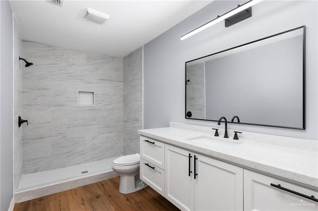 829 W White Avenue, Raymondville, TX 78580