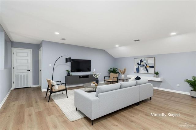 829 W White Avenue, Raymondville, TX 78580