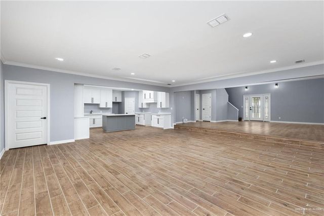 829 W White Avenue, Raymondville, TX 78580