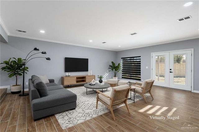 829 W White Avenue, Raymondville, TX 78580