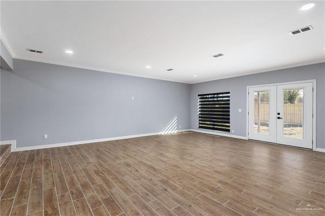 829 W White Avenue, Raymondville, TX 78580