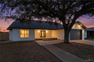 829 W White Avenue, Raymondville, TX 78580