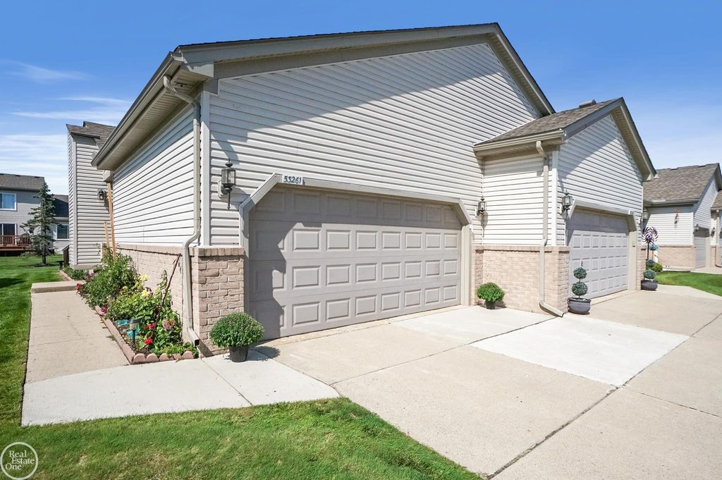 53261 Butternut Street, Chesterfield Twp, MI 48051