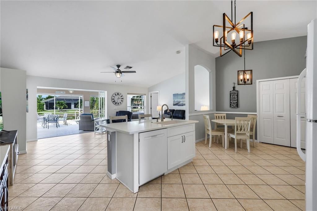Image 10 of property listing at 615 SW 39th TER, Cape Coral, FL 33914
