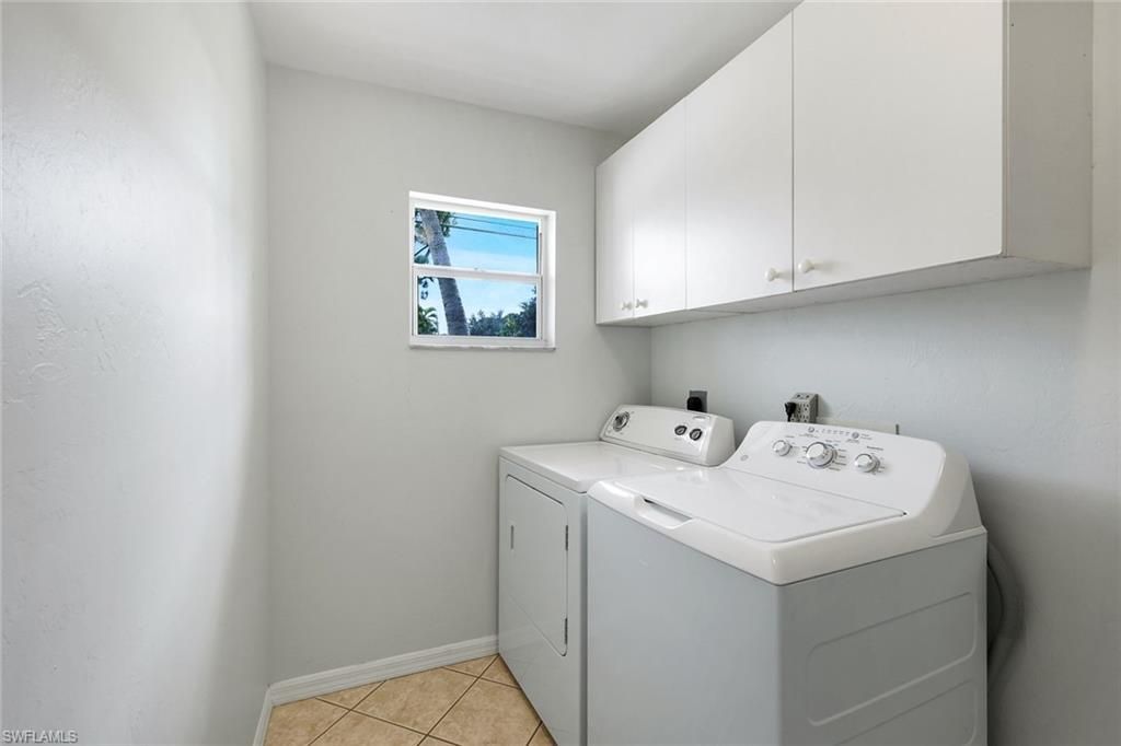 Image 22 of property listing at 615 SW 39th TER, Cape Coral, FL 33914