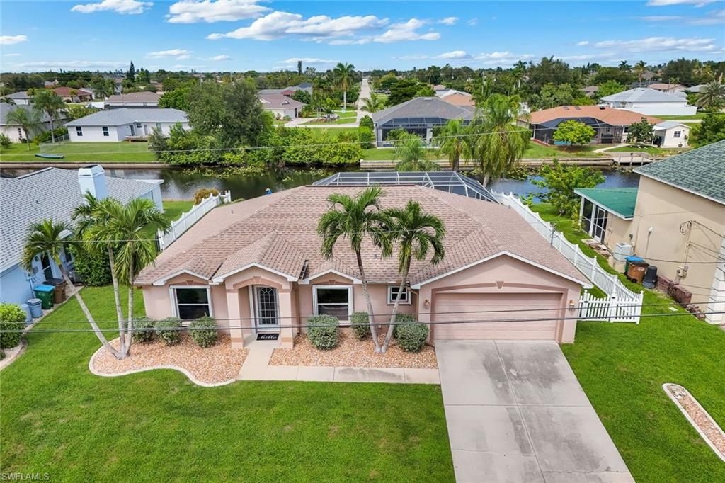 Image 3 of property listing at 615 SW 39th TER, Cape Coral, FL 33914