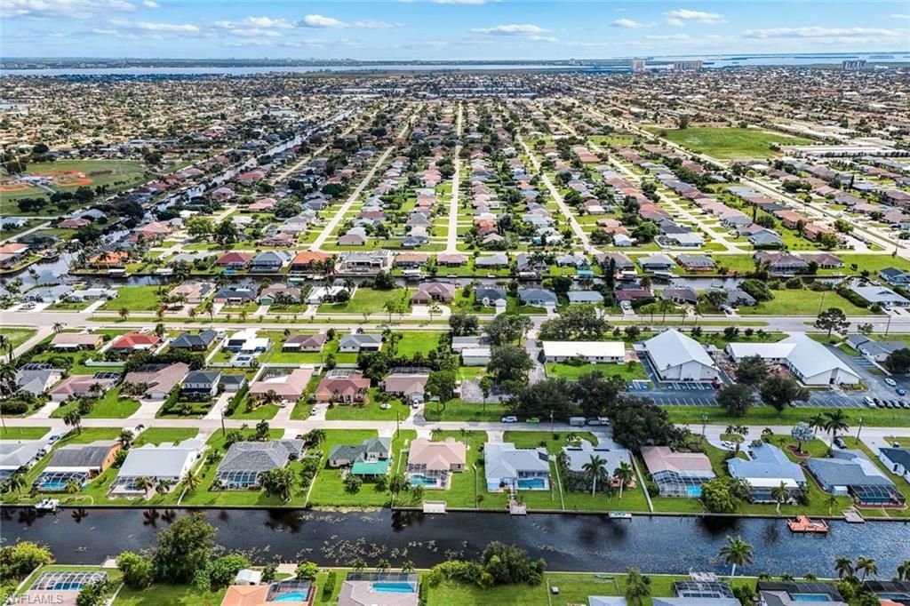 Image 37 of property listing at 615 SW 39th TER, Cape Coral, FL 33914