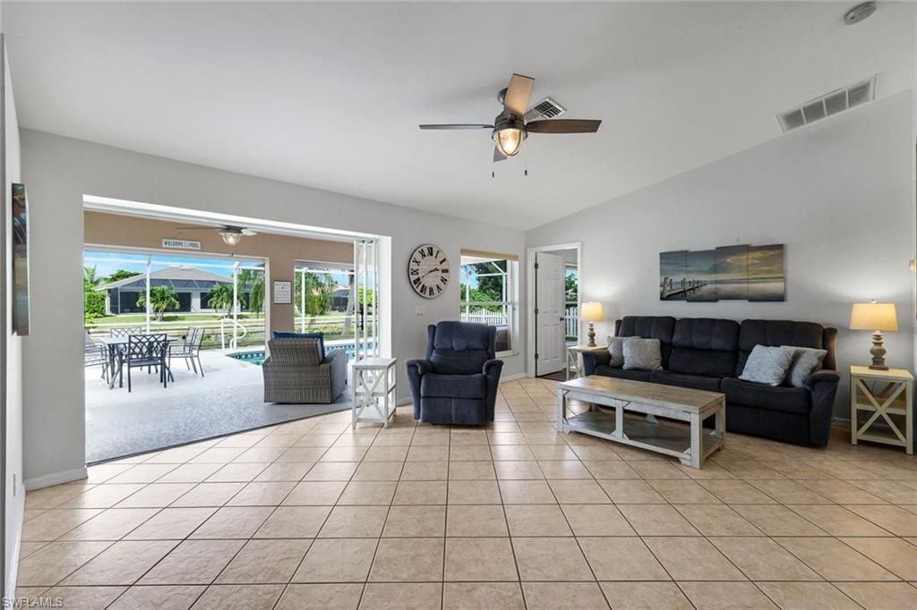 Image 6 of property listing at 615 SW 39th TER, Cape Coral, FL 33914