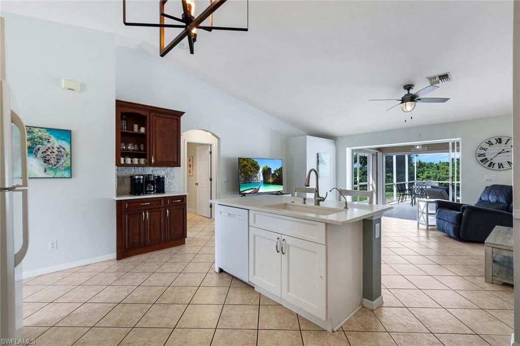 Image 9 of property listing at 615 SW 39th TER, Cape Coral, FL 33914