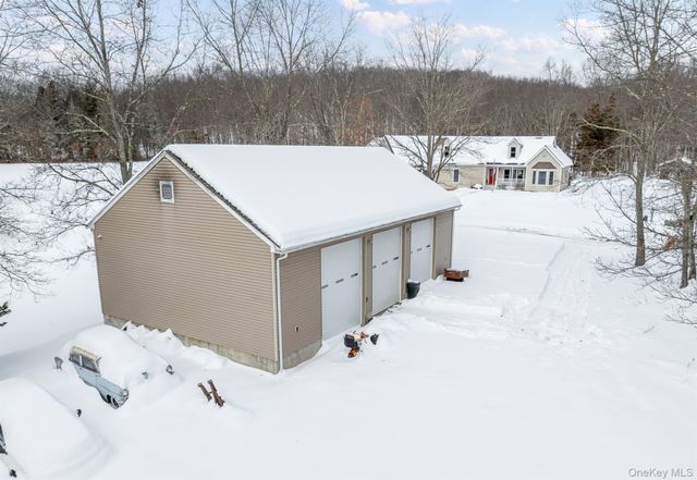 35 Appaloosa Lane, Millbrook, NY 12545