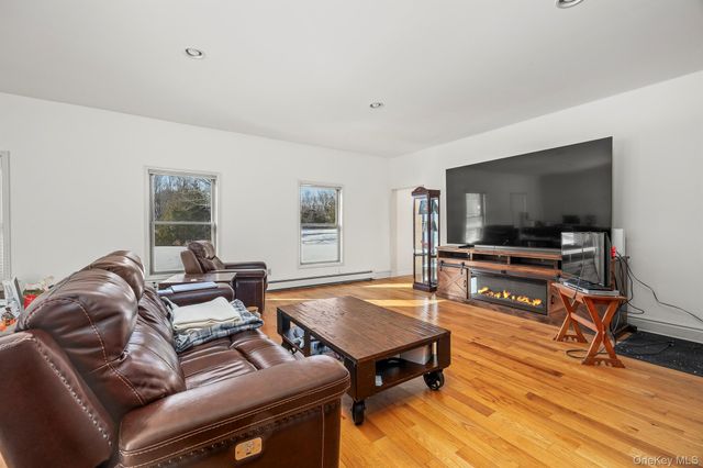 35 Appaloosa Lane, Millbrook, NY 12545