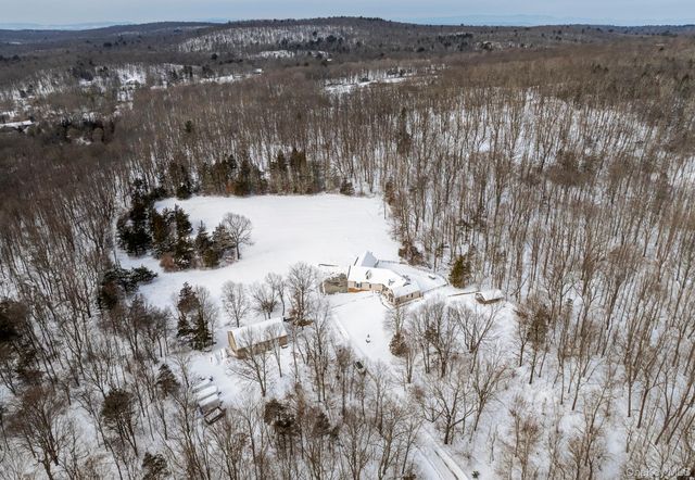 35 Appaloosa Lane, Millbrook, NY 12545