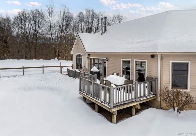 35 Appaloosa Lane, Millbrook, NY 12545