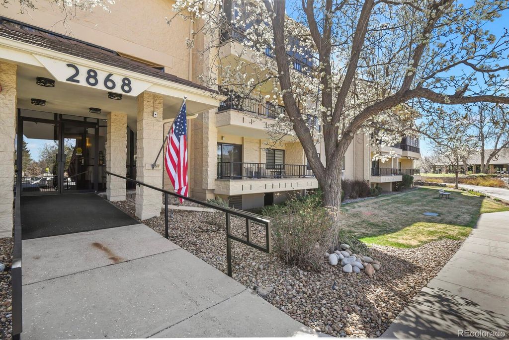 2868 S Heather Gardens Way 109, Aurora, CO 80014