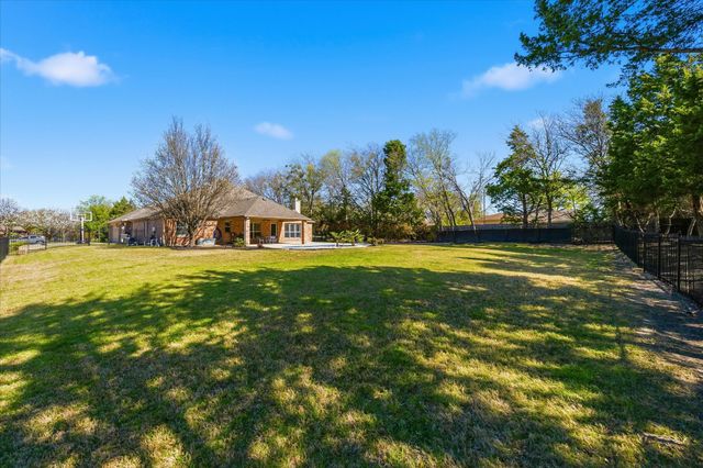 200 Stanford Court, Heath, TX 75032
