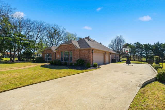 200 Stanford Court, Heath, TX 75032