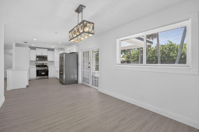 514 Riverside Drive, Palm Beach Gardens, FL 33410