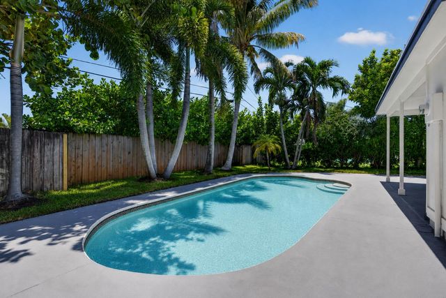514 Riverside Drive, Palm Beach Gardens, FL 33410