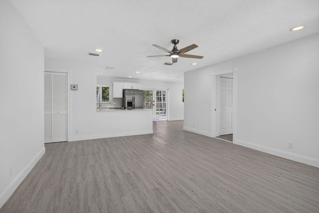 514 Riverside Drive, Palm Beach Gardens, FL 33410