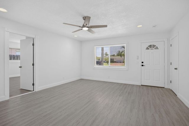 514 Riverside Drive, Palm Beach Gardens, FL 33410