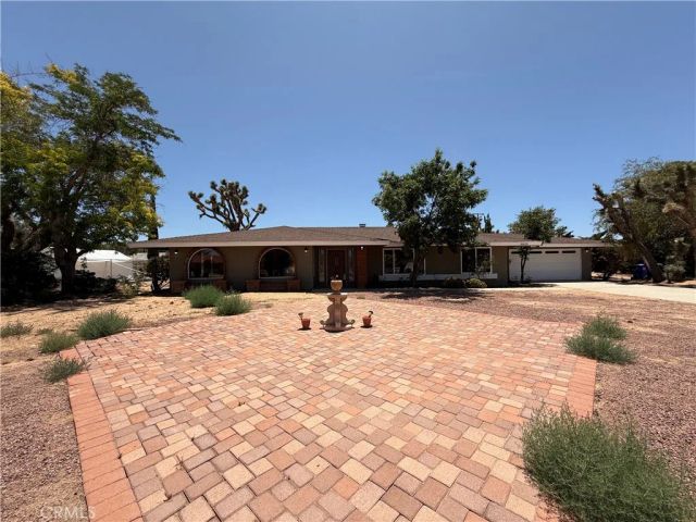 20219 Osseo Road, Apple Valley, CA 92308