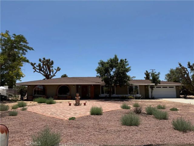 20219 Osseo Road, Apple Valley, CA 92308