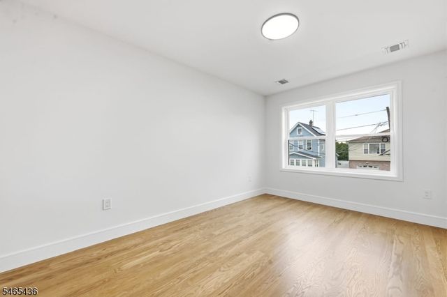 807 Dennis Pl, Linden City, NJ 07036