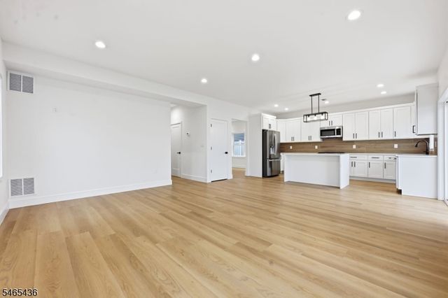 807 Dennis Pl, Linden City, NJ 07036