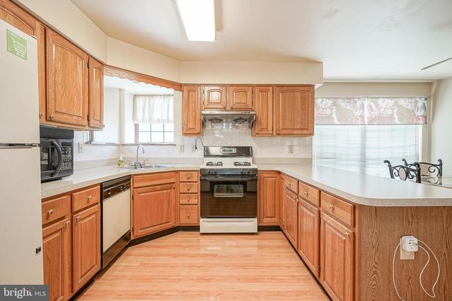 209 VERMILLION LN, Glassboro, NJ 08028
