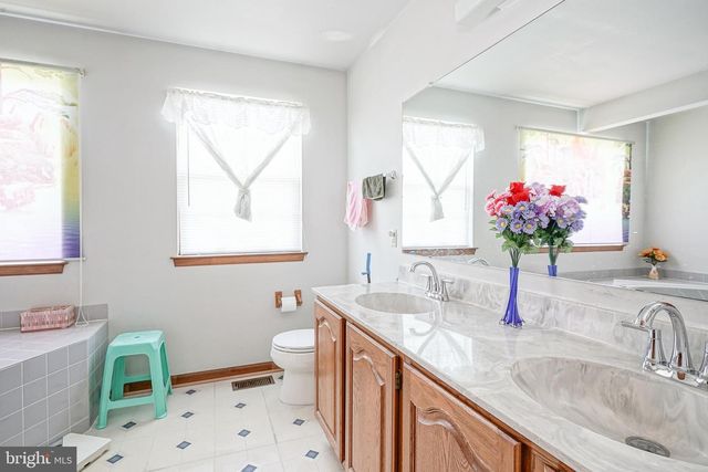 209 VERMILLION LN, Glassboro, NJ 08028