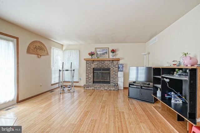 209 VERMILLION LN, Glassboro, NJ 08028