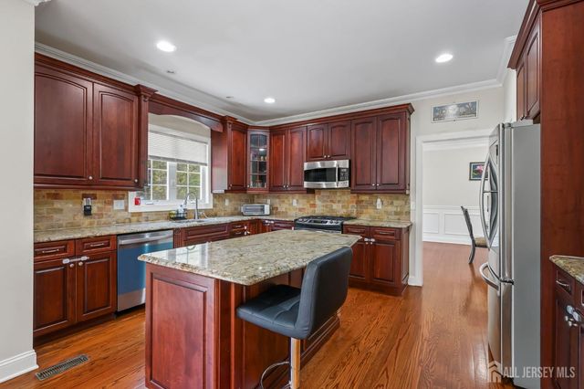 39 Friendship Road, Cranbury, NJ 08512