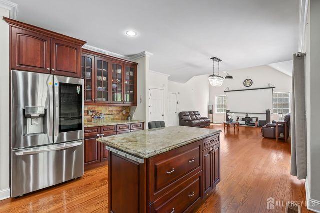 39 Friendship Road, Cranbury, NJ 08512