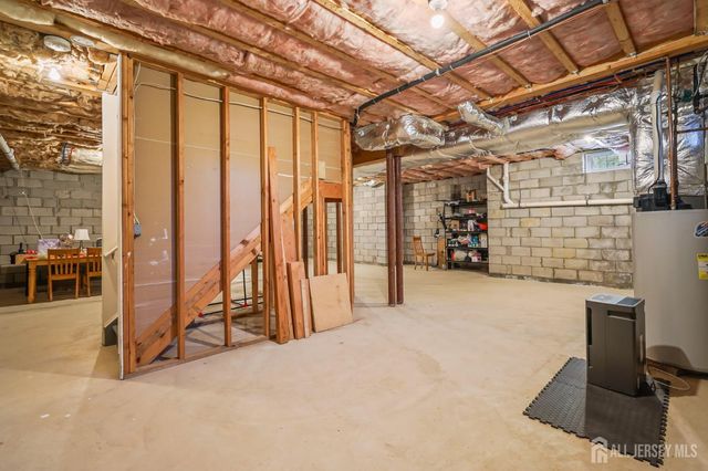39 Friendship Road, Cranbury, NJ 08512