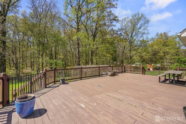 39 Friendship Road, Cranbury, NJ 08512